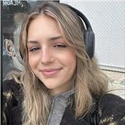 Estudiante con Bachillerato de Excelencia cursando un doble grado en inglés de estudios internacionales y ADE